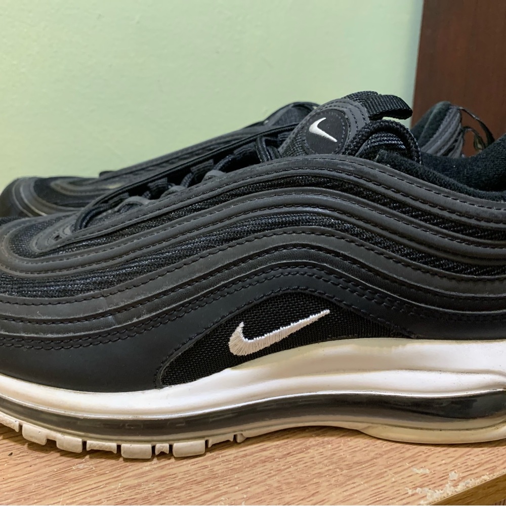 Mike Air Max Black and White